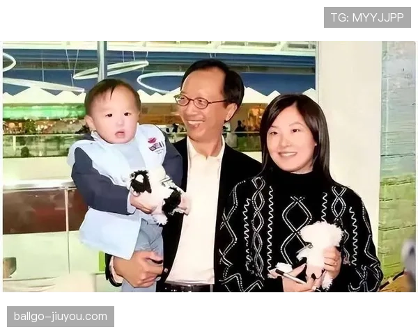 伏明霞跳水拿金牌那会儿，谁想到她后来嫁豪门连生三胎还素颜买菜？